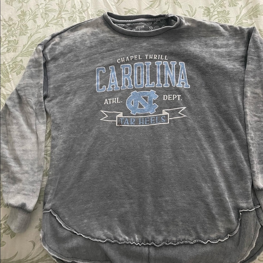 UNC crewneck sweatshirt size large
